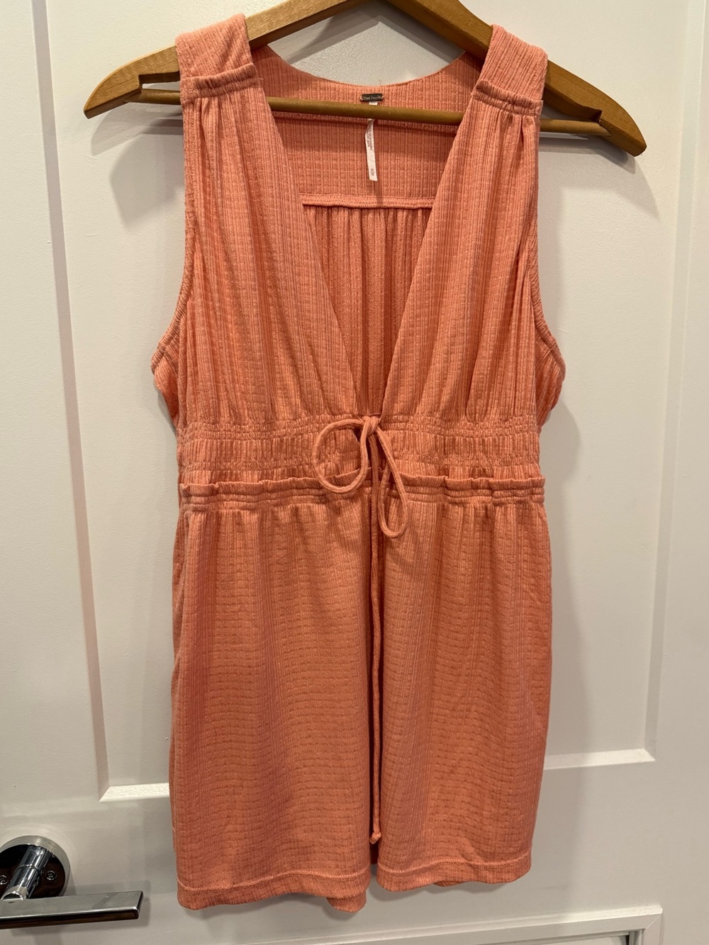 EUC Free People (M) Sleeveless Coral Tie-Waist tank top peach/light coral